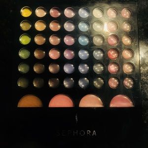 Sephora eye shadow & lipgloss pallet